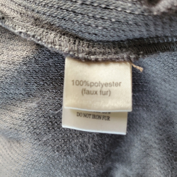 Dylan | NWT Chic Cozy Gray Faux Fur 3/4 Sleeve Teddy Coat (SIZE M) - Picture 6 of 15
